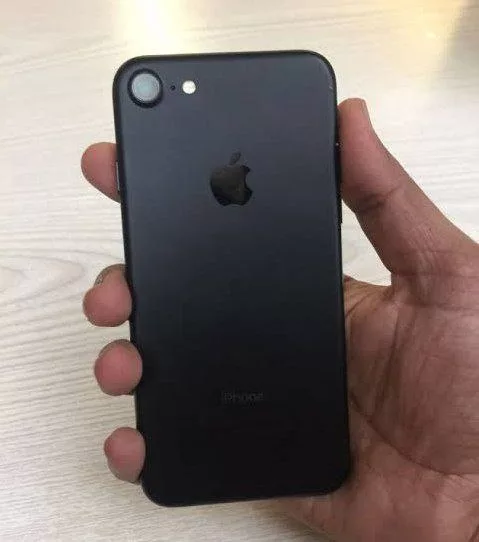 iPhone 7  رنگ سیاه